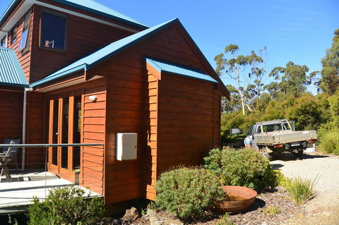 The Tree House - Accommodation VIC 3