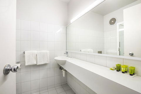 Nightcap At Matthew Flinders Hotel - Accommodation VIC 11