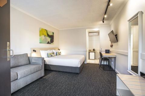 Nightcap At Matthew Flinders Hotel - Accommodation VIC 3