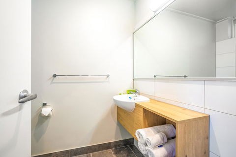 Nightcap At Keysborough Hotel - Accommodation VIC 3