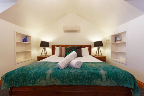 54 On Bank - Accommodation VIC 42