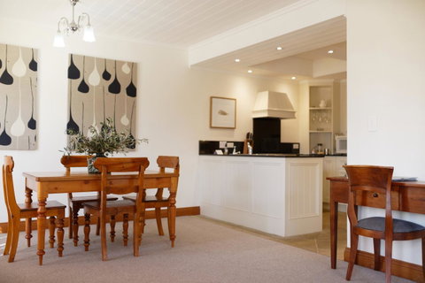 54 On Bank - Accommodation VIC 15