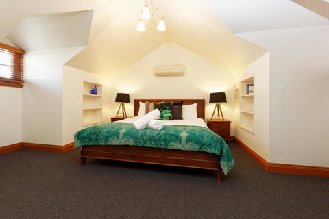 54 On Bank - Accommodation VIC 41