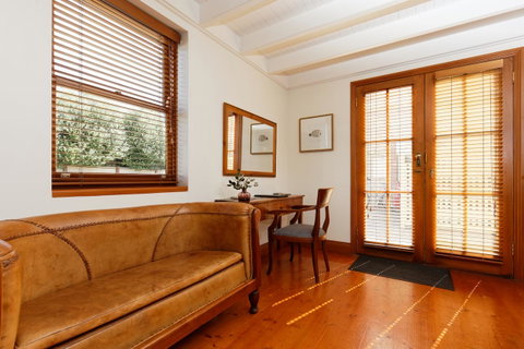 54 On Bank - Accommodation VIC 44