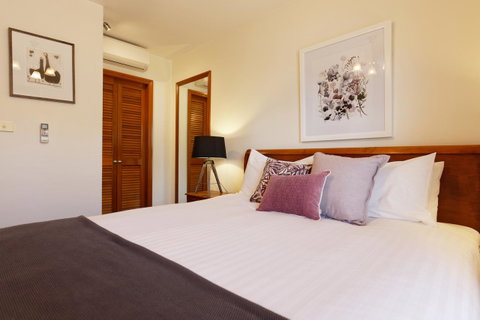 54 On Bank - Accommodation VIC 25