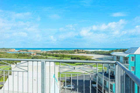 Deep Blue Hotel & Hot Springs - Accommodation VIC 25