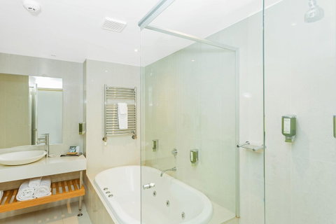 Deep Blue Hotel & Hot Springs - Accommodation VIC 37