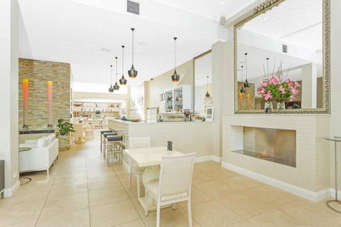 Deep Blue Hotel & Hot Springs - Accommodation VIC 22