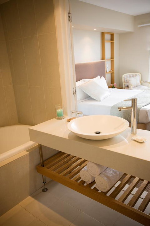Deep Blue Hotel & Hot Springs - Accommodation VIC 38