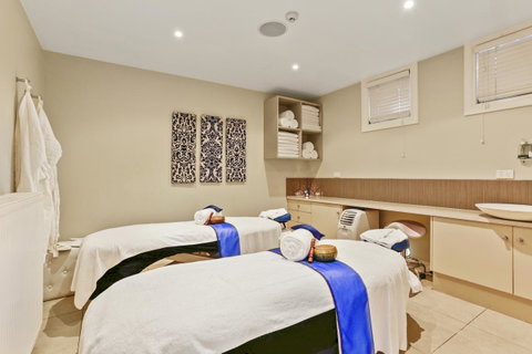 Deep Blue Hotel & Hot Springs - Accommodation VIC 19