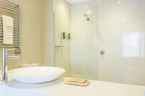 Deep Blue Hotel & Hot Springs - Accommodation VIC 10