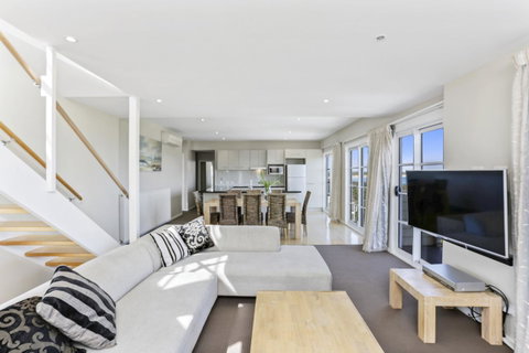 Deep Blue Hotel & Hot Springs - Accommodation VIC 31