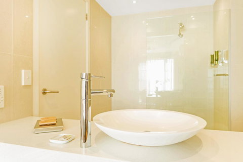 Deep Blue Hotel & Hot Springs - Accommodation VIC 21