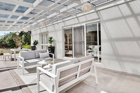 Sandymount - Accommodation VIC 16