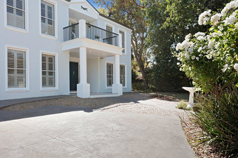 Sandymount - Accommodation VIC 14