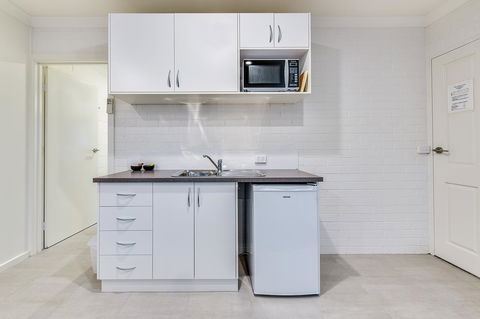 Allambi Holiday Apartments - Accommodation VIC 34