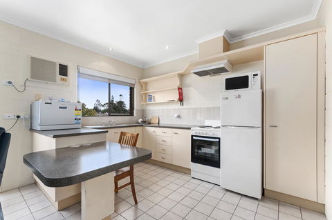 Allambi Holiday Apartments - Accommodation VIC 2