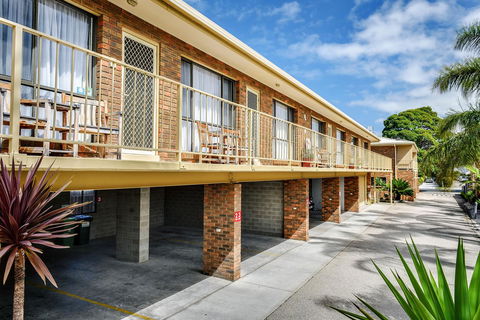 Allambi Holiday Apartments - Accommodation VIC 18
