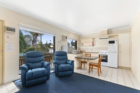 Allambi Holiday Apartments - Accommodation VIC 9