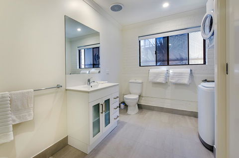 Allambi Holiday Apartments - Accommodation VIC 35
