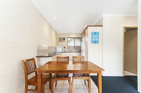Allambi Holiday Apartments - Accommodation VIC 1