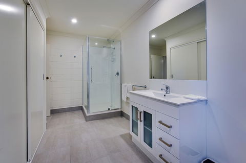 Allambi Holiday Apartments - Accommodation VIC 37