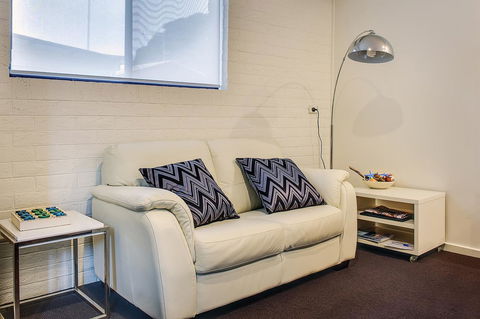 Allambi Holiday Apartments - Accommodation VIC 38