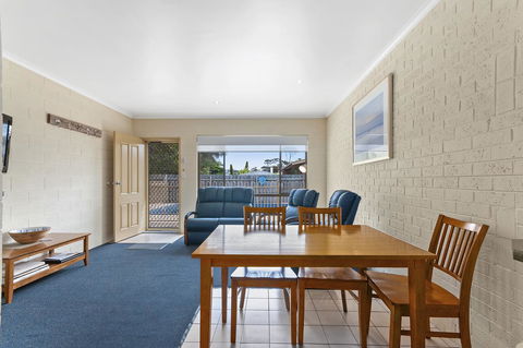 Allambi Holiday Apartments - Accommodation VIC 12