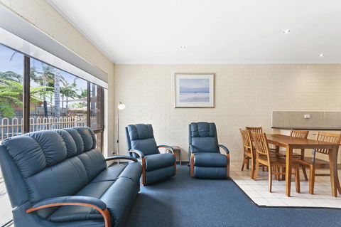 Allambi Holiday Apartments - Accommodation VIC 3