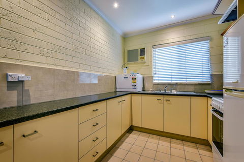 Allambi Holiday Apartments - Accommodation VIC 41
