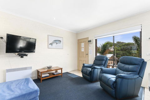 Allambi Holiday Apartments - Accommodation VIC 17