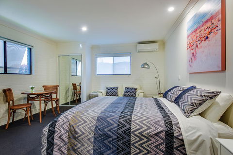 Allambi Holiday Apartments - Accommodation VIC 33