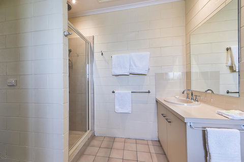 Allambi Holiday Apartments - Accommodation VIC 28
