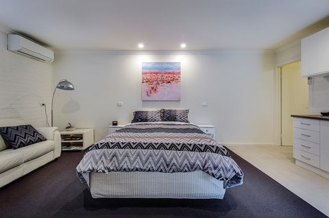 Allambi Holiday Apartments - Accommodation VIC 42