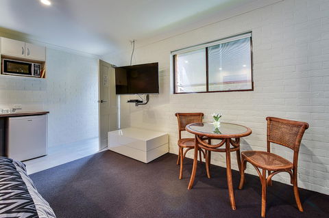 Allambi Holiday Apartments - Accommodation VIC 27