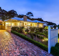 Lovely 5BR full house in Glen Waverley walk to train bus  shops - Accommodation VIC