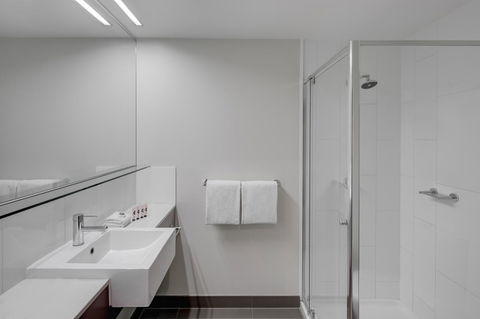 Travelodge Hotel Melbourne Docklands - Accommodation VIC 6