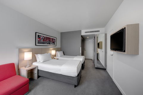 Travelodge Hotel Melbourne Docklands - Accommodation VIC 1