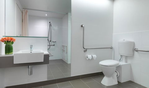 Travelodge Hotel Melbourne Docklands - Accommodation VIC 19