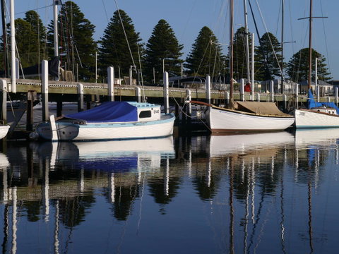 Eastern Beach Holiday Units - Accommodation VIC 9