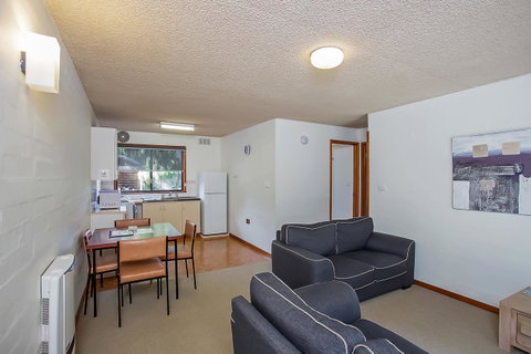 Eastern Beach Holiday Units - Accommodation VIC 1
