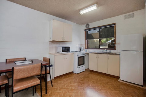Eastern Beach Holiday Units - Accommodation VIC 3
