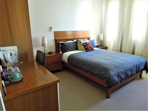 Plough Hotel - Accommodation VIC 4