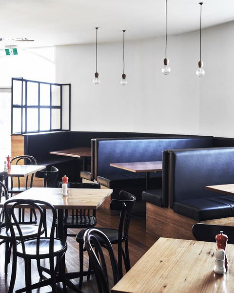 Plough Hotel - Accommodation VIC 13