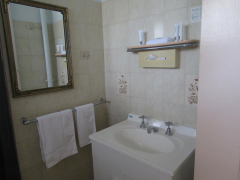 Twin City Motor Inn - Accommodation VIC 36