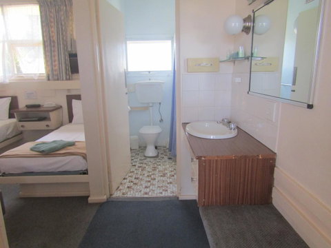 Twin City Motor Inn - Accommodation VIC 15