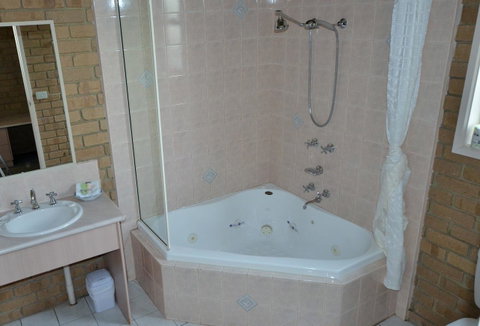 Tropicana Motor Inn - Accommodation VIC 13