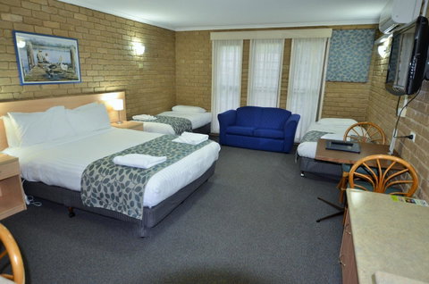 Tropicana Motor Inn - Accommodation VIC 9