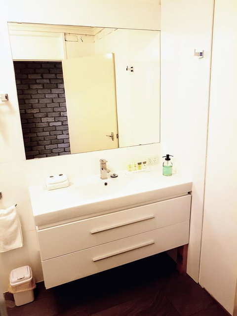 Tropicana Motor Inn - Accommodation VIC 24