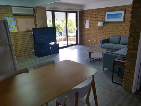 Tropicana Motor Inn - Accommodation VIC 33